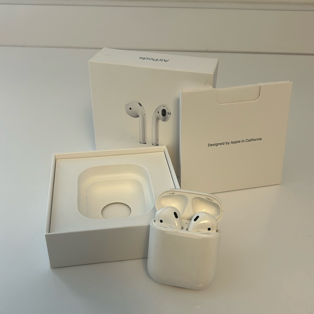 Apple AirPods 2nd generation 2019